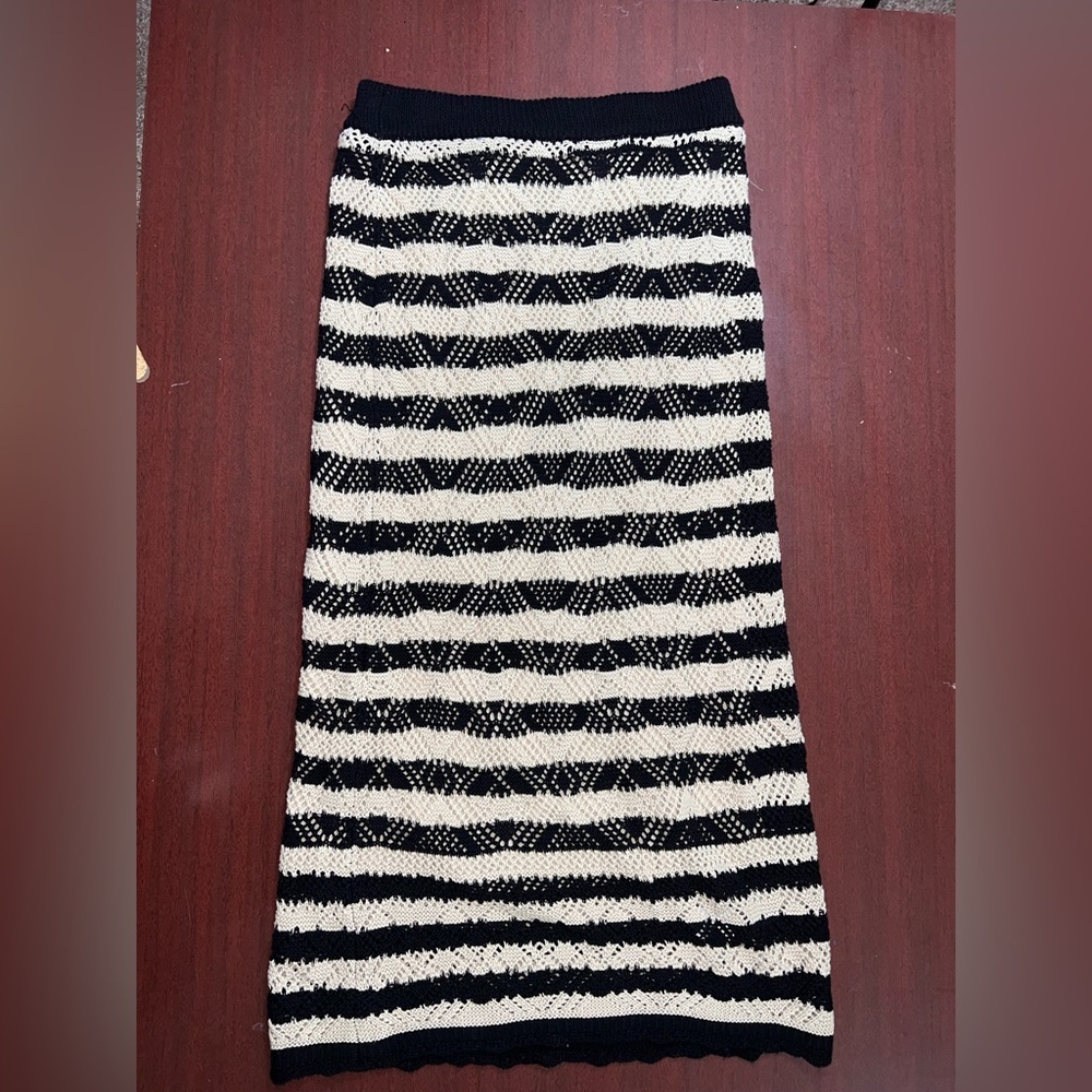 Elegant Black and Tan Striped Pencil Skirt
